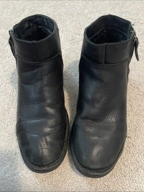 UGG Rea Black Leather Women's Ankle Booties with Side Zip